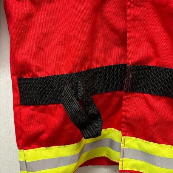 Melissa & Doug Boy’s Red Firefighter Jacket for 5-6 year olds - Picture 5 of 14